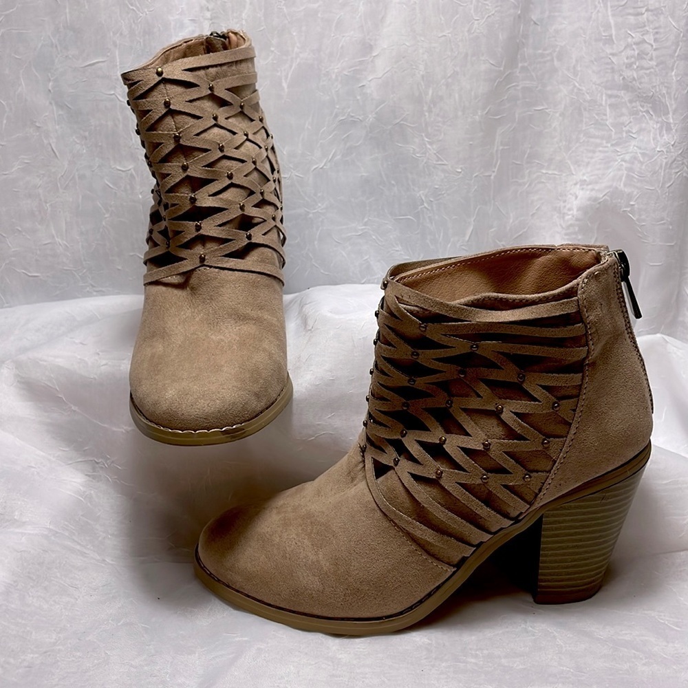 Pre-loved Just Fab Faux Suede Taupe Booties - Size 6